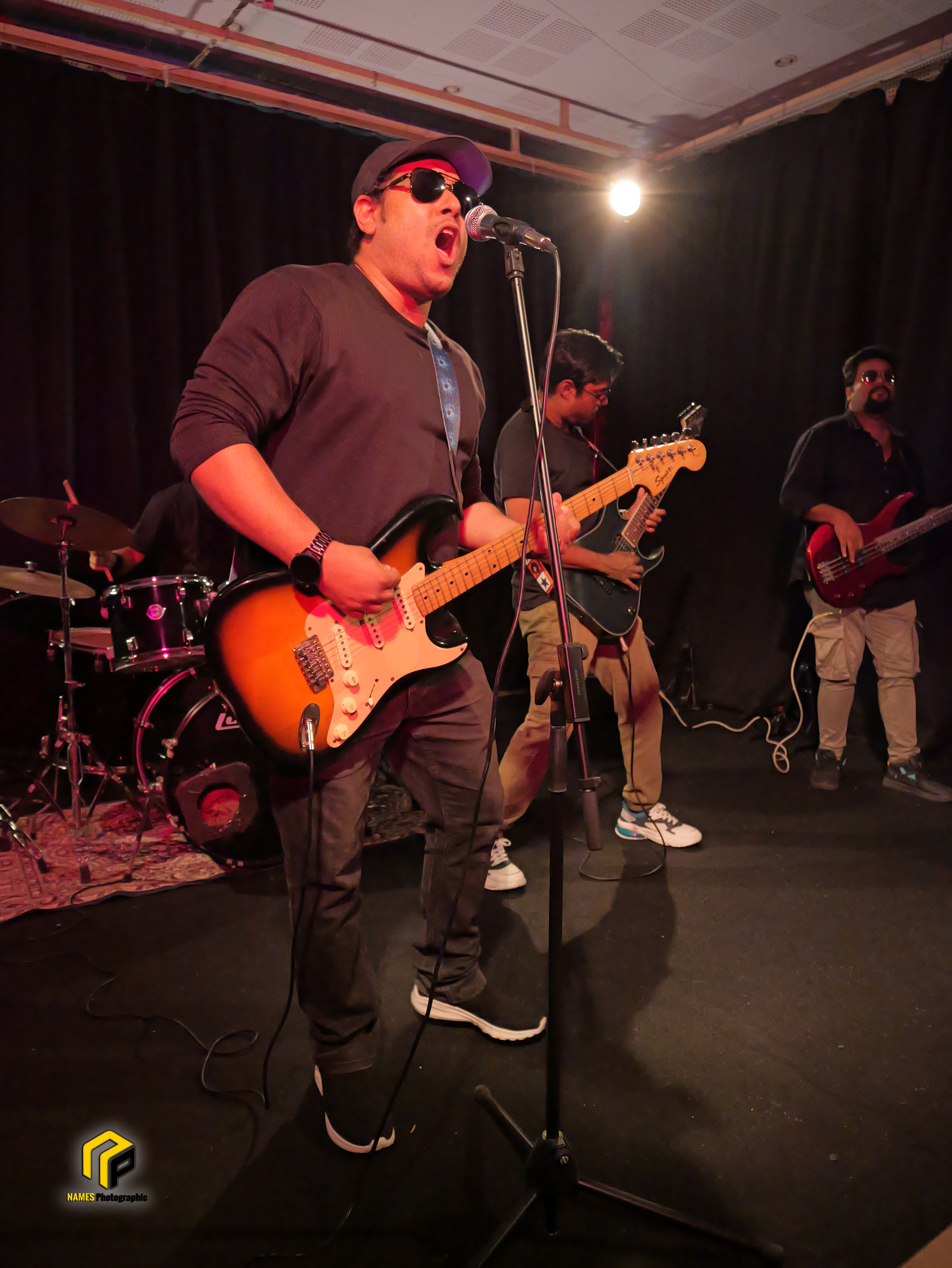 Avik, vocals