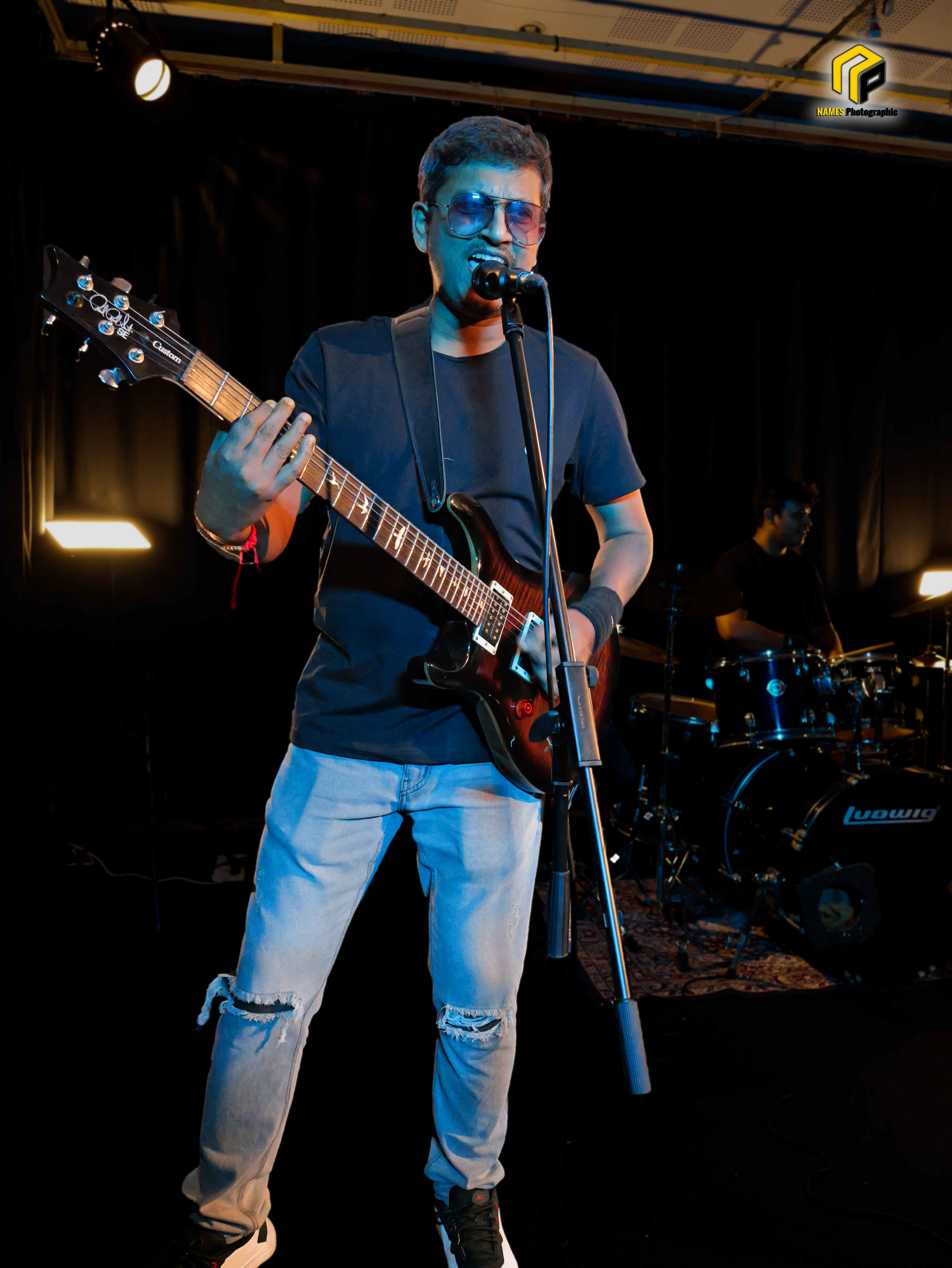 Sounak, rhythm guitar