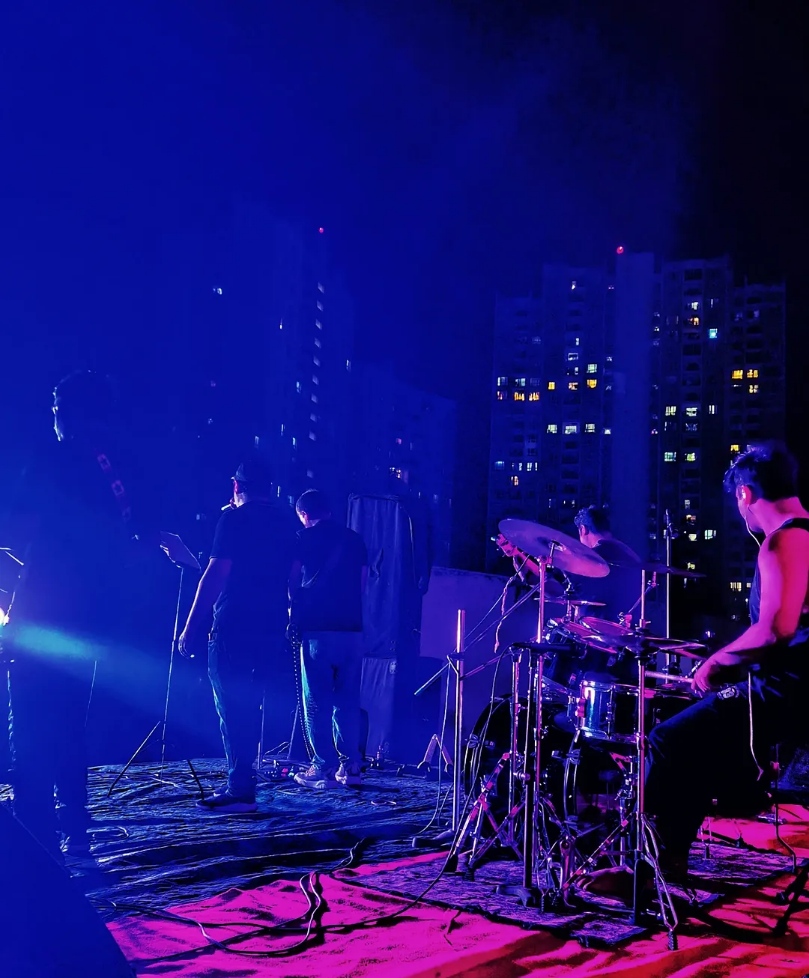 Between Blanks live performance under violet light